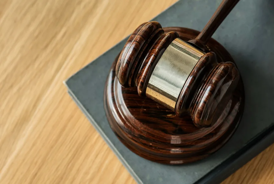 Sala de tribunal y procedimientos legales